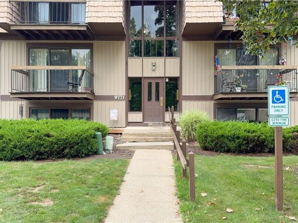 9771 Sunrise Boulevard, Unit N2, North Royalton, OH 44133