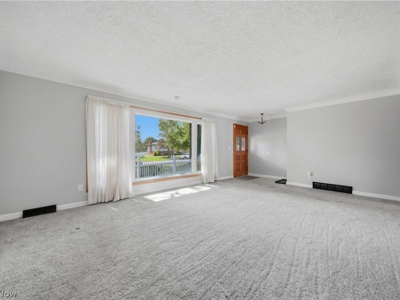 2769 Englewood Drive NE, Canton, OH 44721 Photo 3