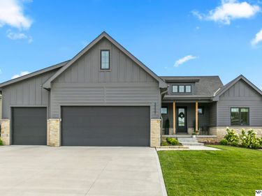 3337 S 212 Avenue, Elkhorn, NE 68022
