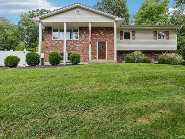 82 Branchville Road , Valley Cottage, NY 10989