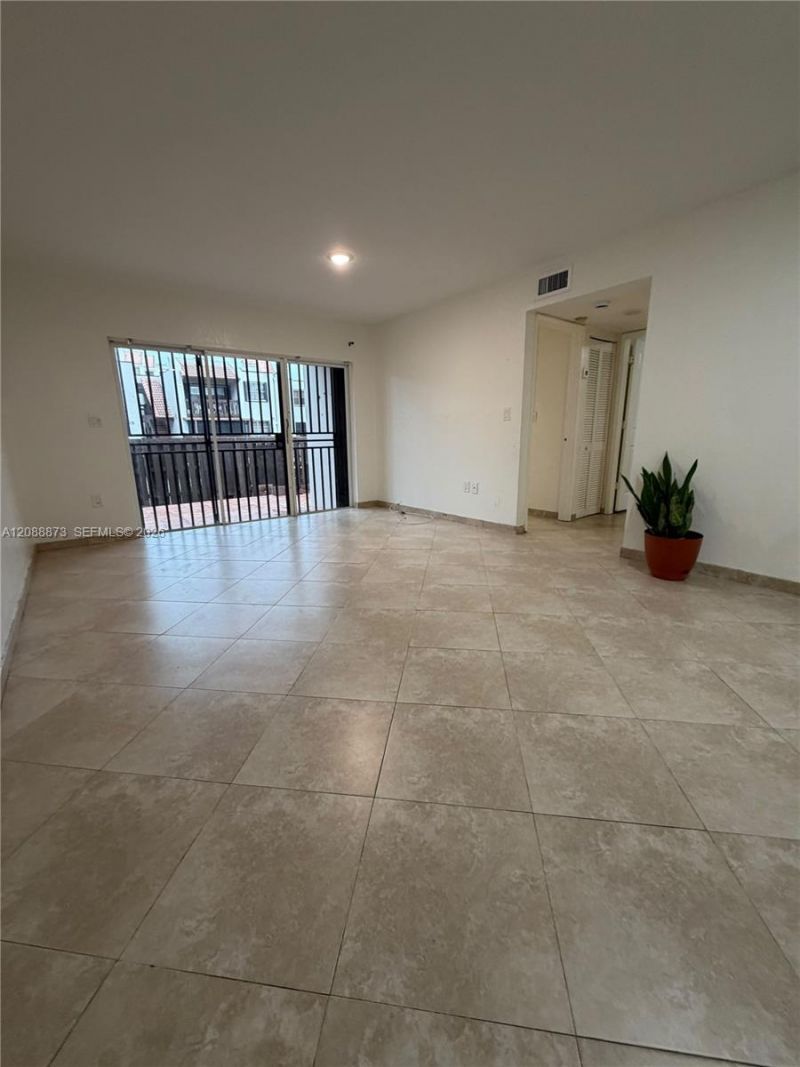 10115 NW 9th St Cir , Unit 6-106, Miami, FL 33172 Photo
