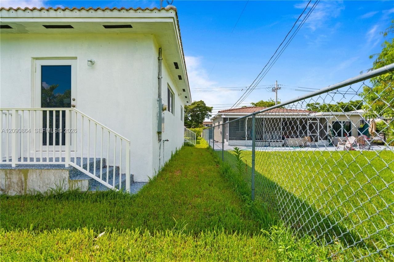 580 Lee Dr, Miami Springs, FL 33166 Photo