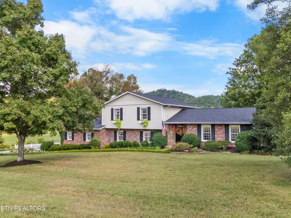 150 Raccoon Valley Rd, Powell, TN 37849