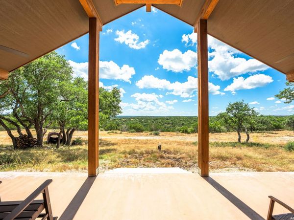 1989 Dominion Rd, Rocksprings, TX 78880