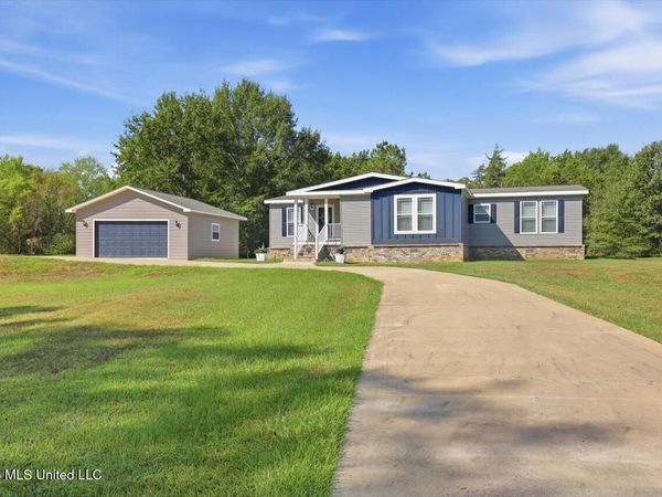 2089 Stump Bridge Road, Camden, MS 39045