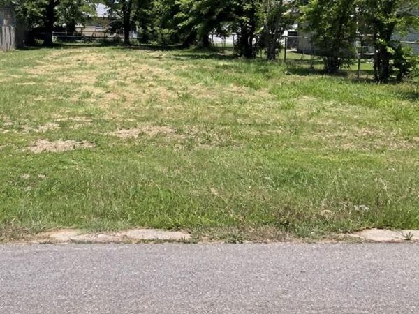 634 Ivanhoe Street, Perry, OK 73077