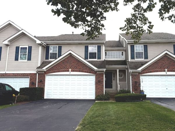 7 Blue Stem Court , Streamwood, IL 60107