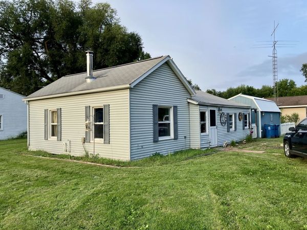 2407 W 3rd Street , Dixon, IL 61021