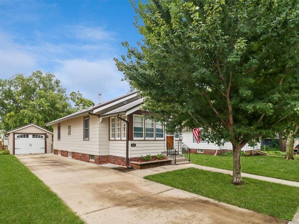 818 E 5th Street N, Newton, IA 50208