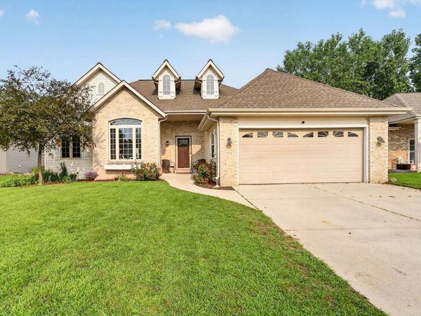 1296 Carla LANE, West Bend, WI 53095