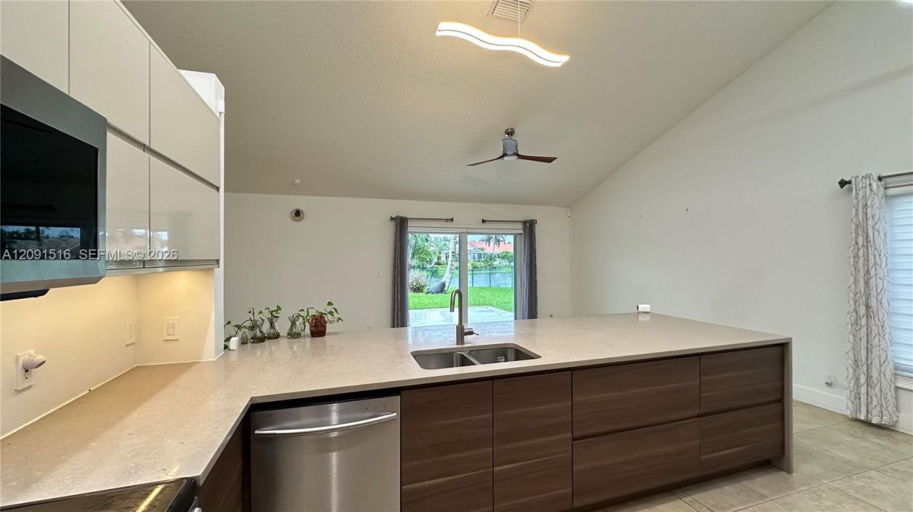 1035 NW 164th Ave, Pembroke Pines, FL 33028 Photo