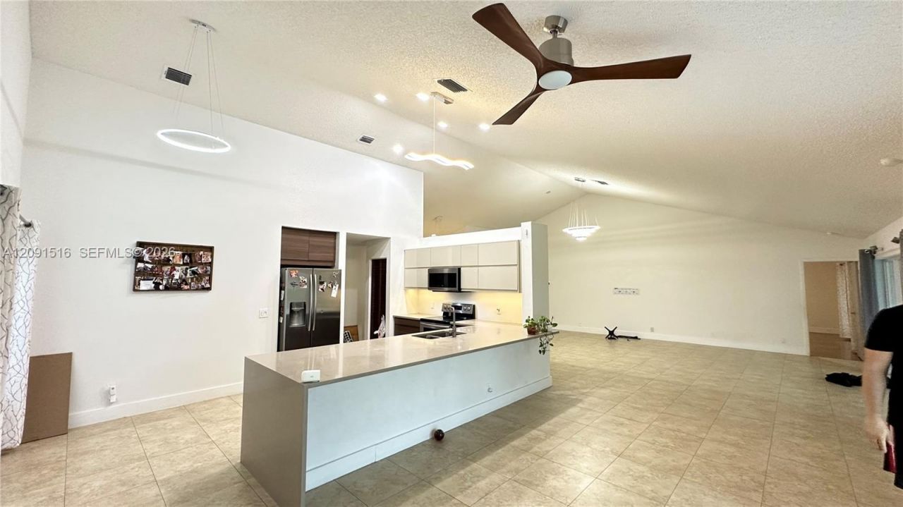 1035 NW 164th Ave, Pembroke Pines, FL 33028 Photo