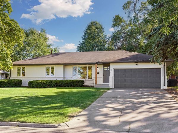 4721 School Road, Edina, MN 55424