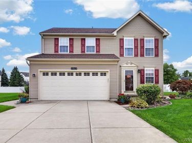2467 King Fisher Lane , Niagara Falls, NY 14304