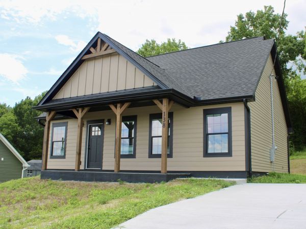 138 Alice Preston Loop , Gordonsville, TN 38563