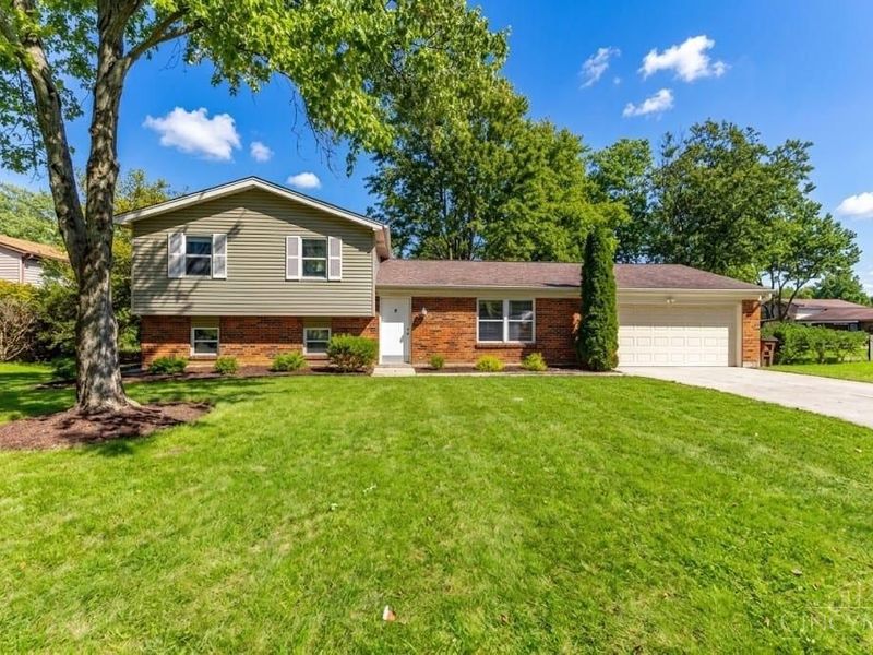 8130 Brucehills Drive, West Chester, OH 45069 Photo 1