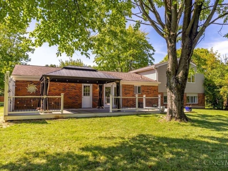 8130 Brucehills Drive, West Chester, OH 45069 Photo 2