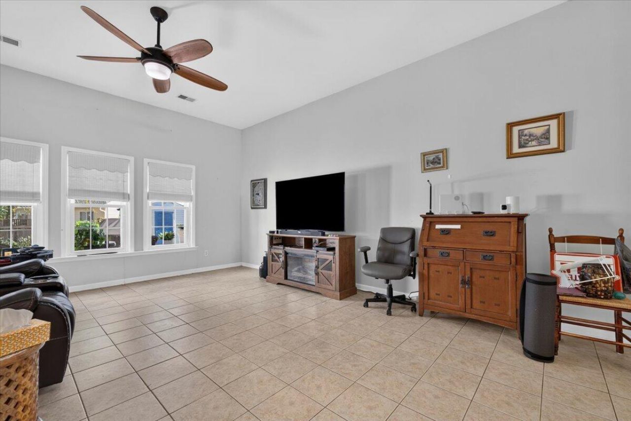 302 Sparkleberry Lane Photo 4