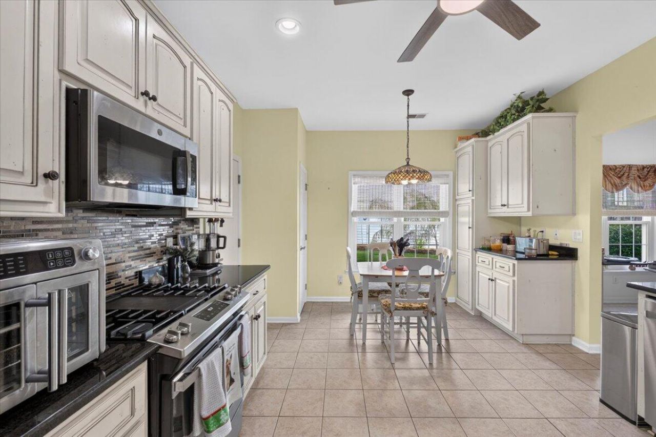 302 Sparkleberry Lane Photo 8