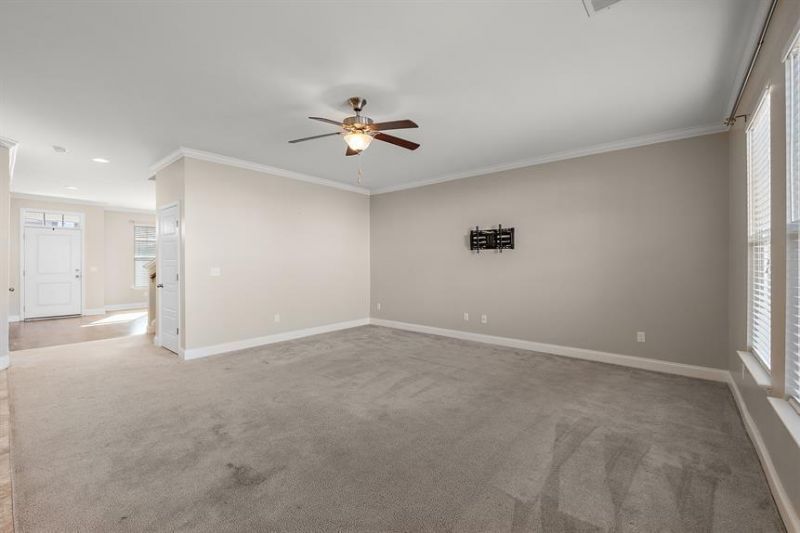 424 Philbrick Drive Photo 8