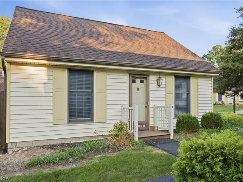 46103 New England Square, Unit D, New Waterford, OH 44445 Photo 1
