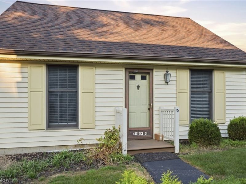 46103 New England Square, Unit D, New Waterford, OH 44445 Photo 3