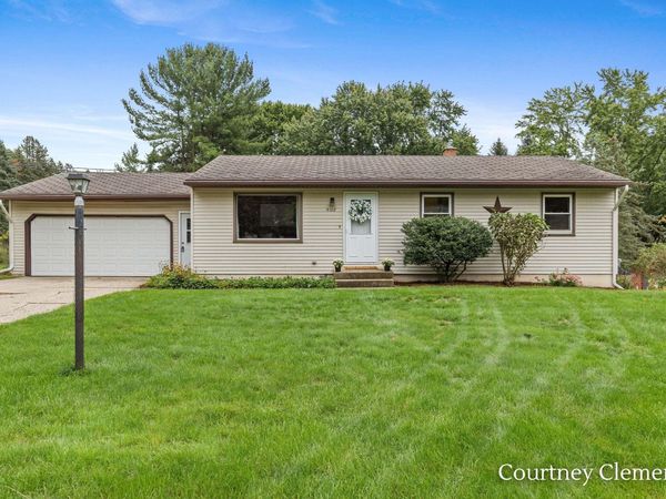5108 Pleasant Creek Avenue NE, Comstock Park, MI 49321