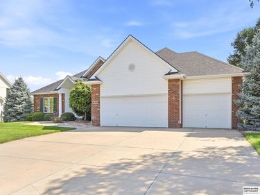 1208 Norton Drive, Papillion, NE 68046