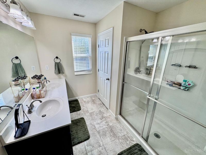 4303 Hunting Hawk Drive, Turtle Creek Township, OH 45036 Photo 13