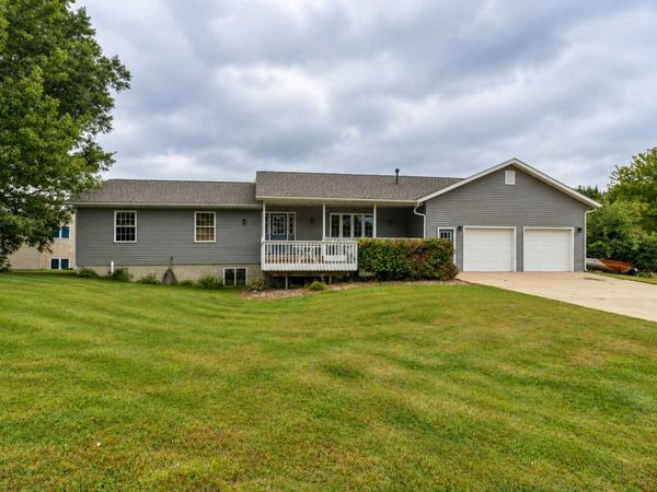 111 Loraine Drive, Lake Crystal, MN 56055