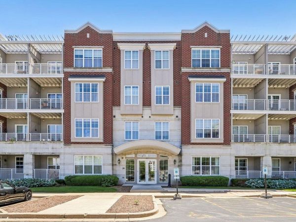 3872 S Lake Dr, Unit 402, Saint Francis, WI 53235