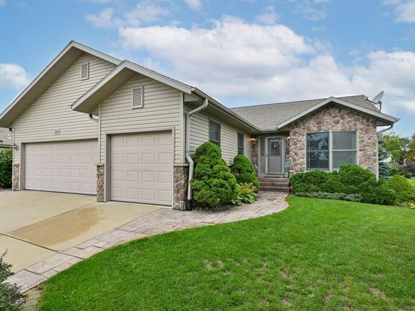 7844 Lakeview Rd, Waterford, WI 53185