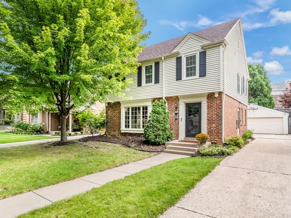 4760 N Woodburn St, Whitefish Bay, WI 53211