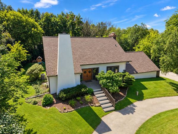 N63W29813 Woodfield Ct, Merton, WI 53029