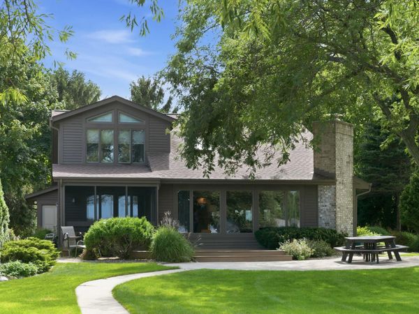 W277N2866 Oak St, Pewaukee, WI 53072