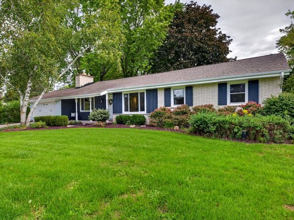 2550 N Springdale Rd, Brookfield, WI 53045