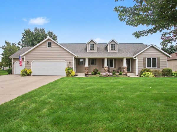 898 Mid Bluff Drive, Zeeland, MI 49464