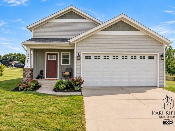 1698 Trent Ridge Court NE, Cedar Springs, MI 49319