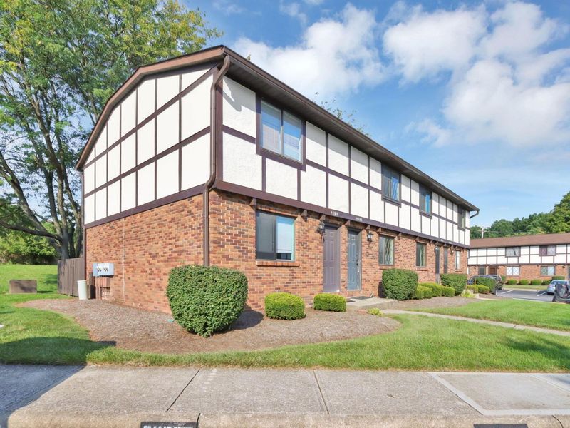 4880 Berryhill Court, Columbus, OH 43230 Photo 4