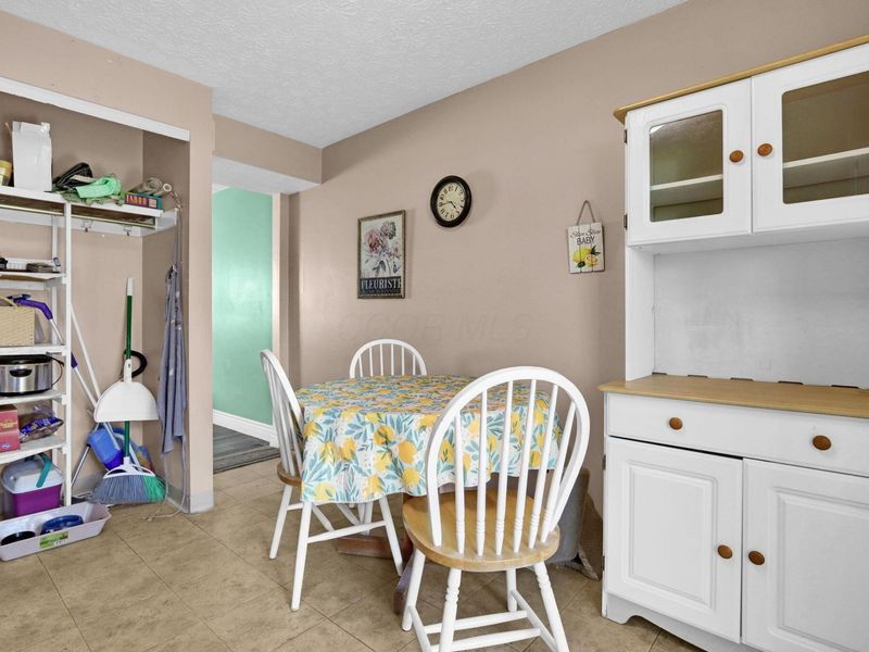 4880 Berryhill Court, Columbus, OH 43230 Photo 8