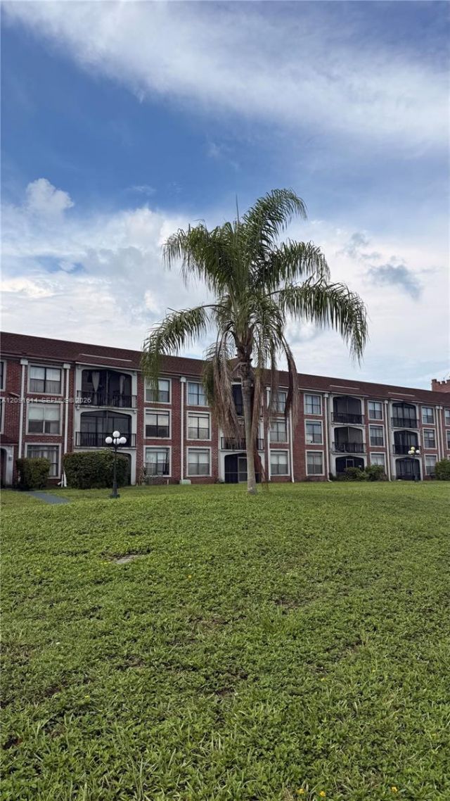 3720 Inverrary Dr , Unit 1W, Lauderhill, FL 33319 Photo