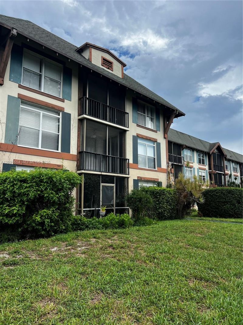 3720 Inverrary Dr , Unit 1W, Lauderhill, FL 33319 Photo
