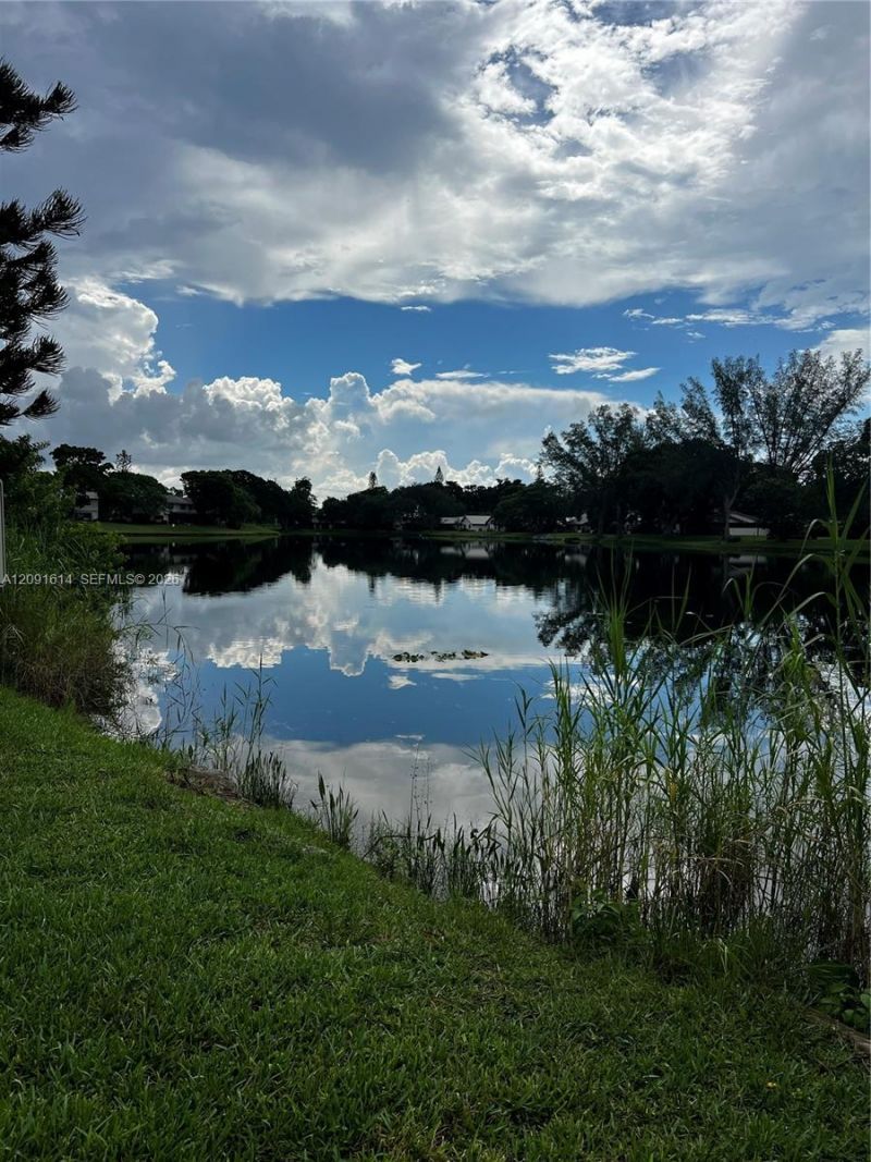 3720 Inverrary Dr , Unit 1W, Lauderhill, FL 33319 Photo