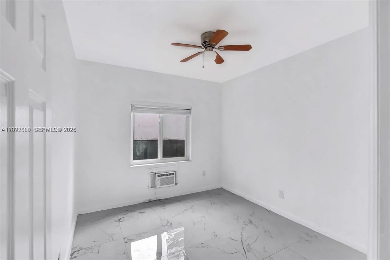 215 30th St, Unit 6, Miami Beach, FL 33140 Photo