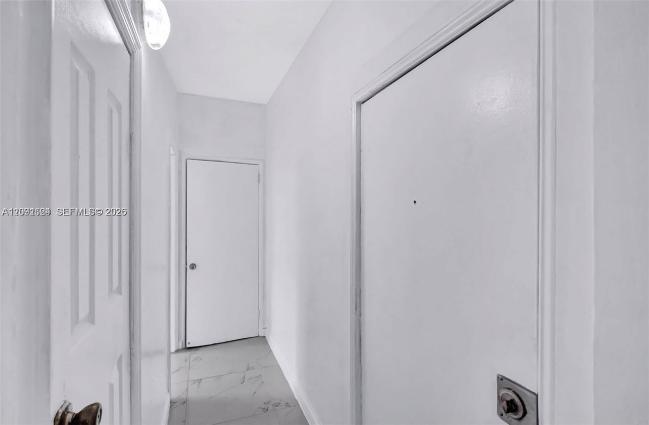 215 30th St, Unit 6, Miami Beach, FL 33140 Photo