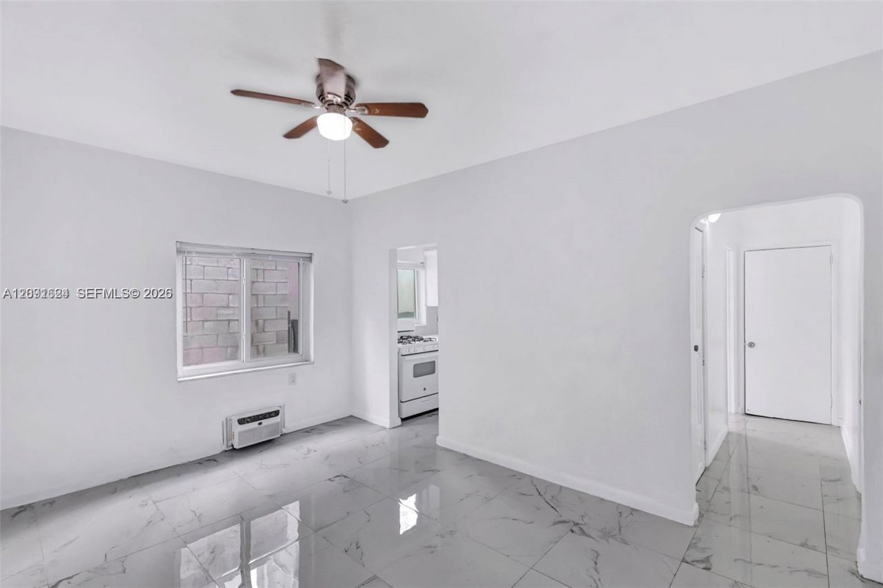 215 30th St, Unit 6, Miami Beach, FL 33140 Photo