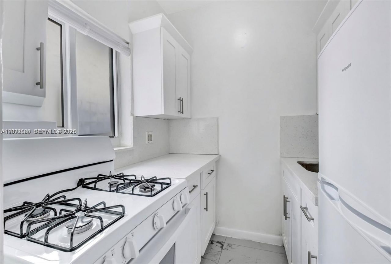 215 30th St, Unit 6, Miami Beach, FL 33140 Photo