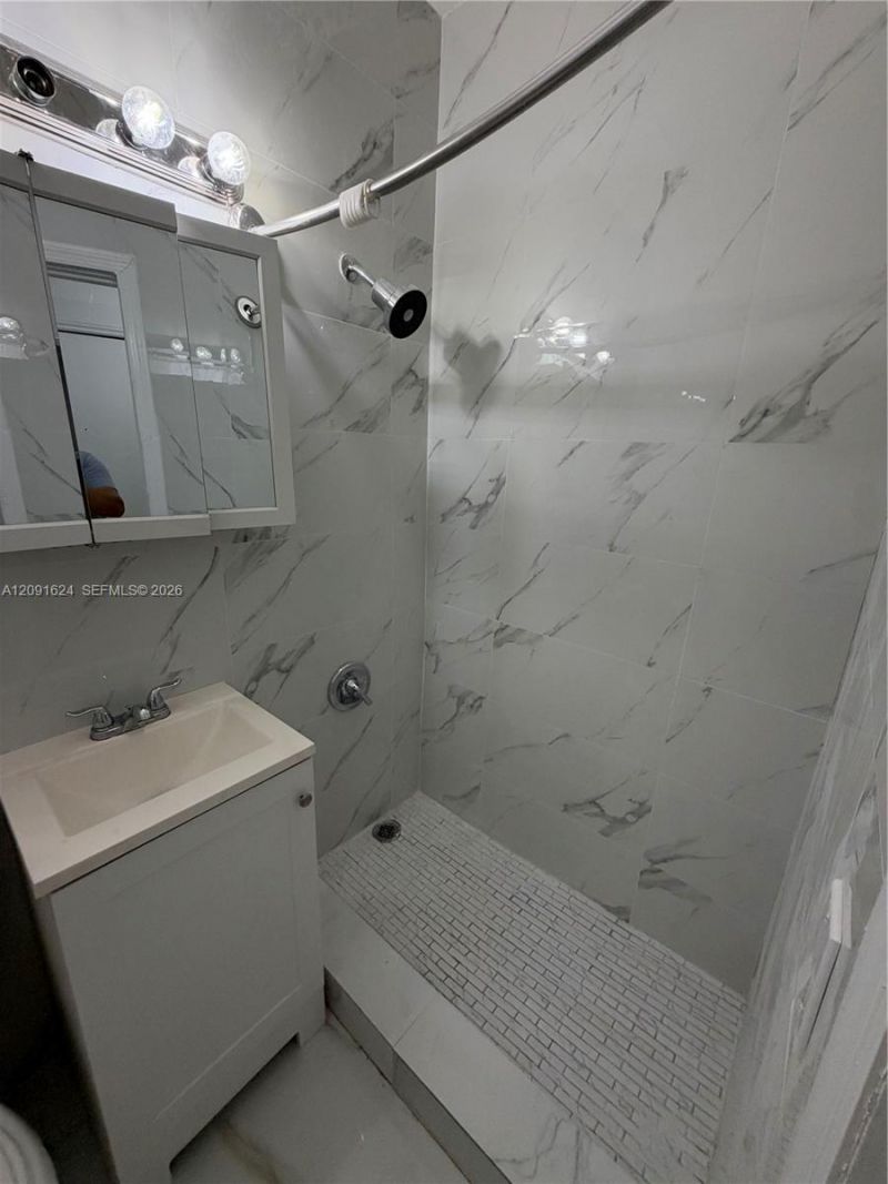 215 30th St, Unit 6, Miami Beach, FL 33140 Photo