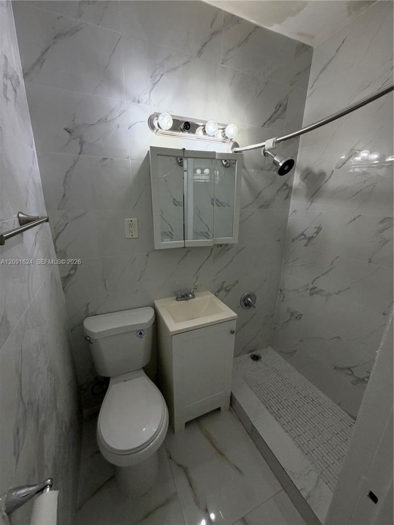 215 30th St, Unit 6, Miami Beach, FL 33140 Photo
