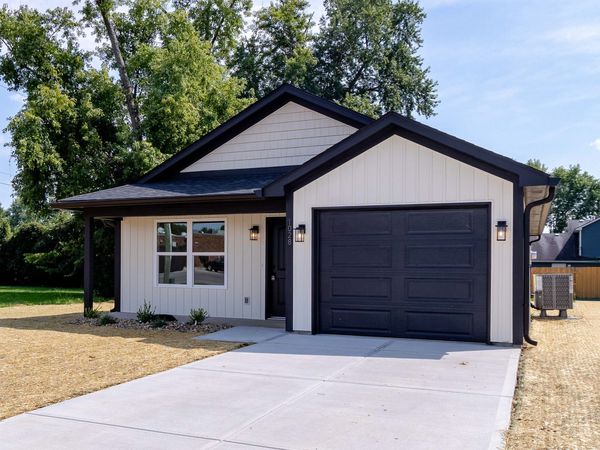1028 Avenue B , Greencastle, IN 46135